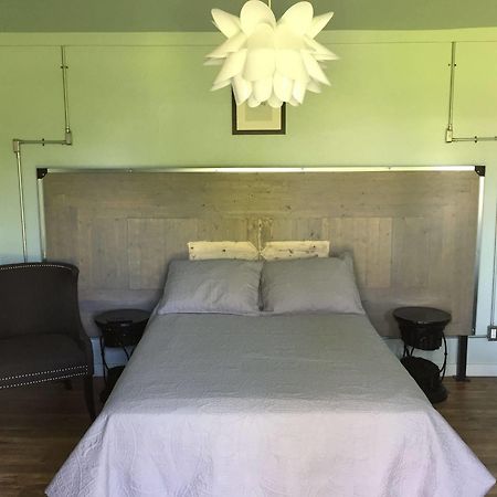 Rooms At The Pecan Olmito Exterior photo